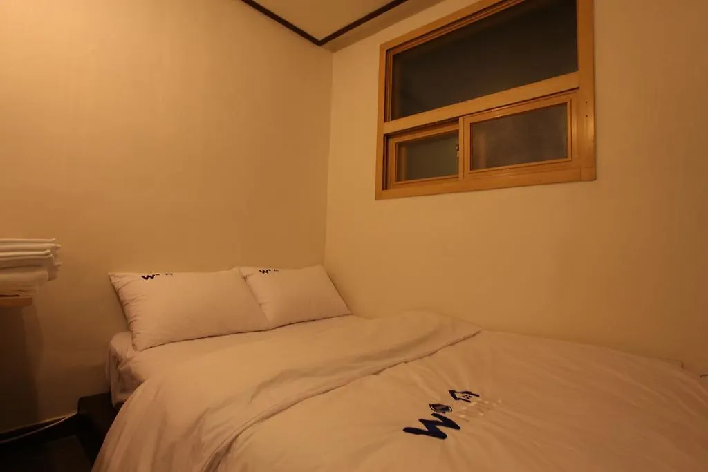 W Mini Hotel Dongdaemoon Сеул Хостел